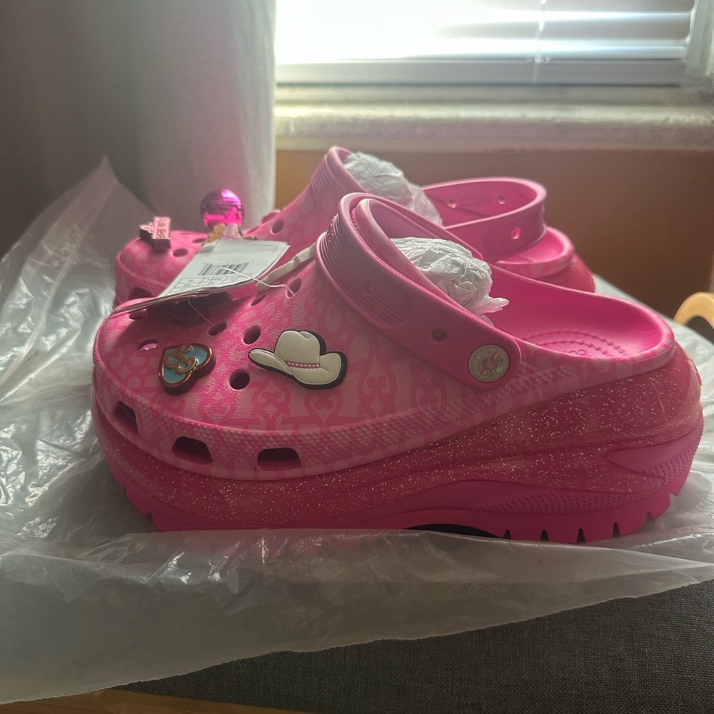 CROCS Barbie The Movie Mega Crush Pink Adult Clogs - BRAND NEW UNWORN - Picture 8 of 9